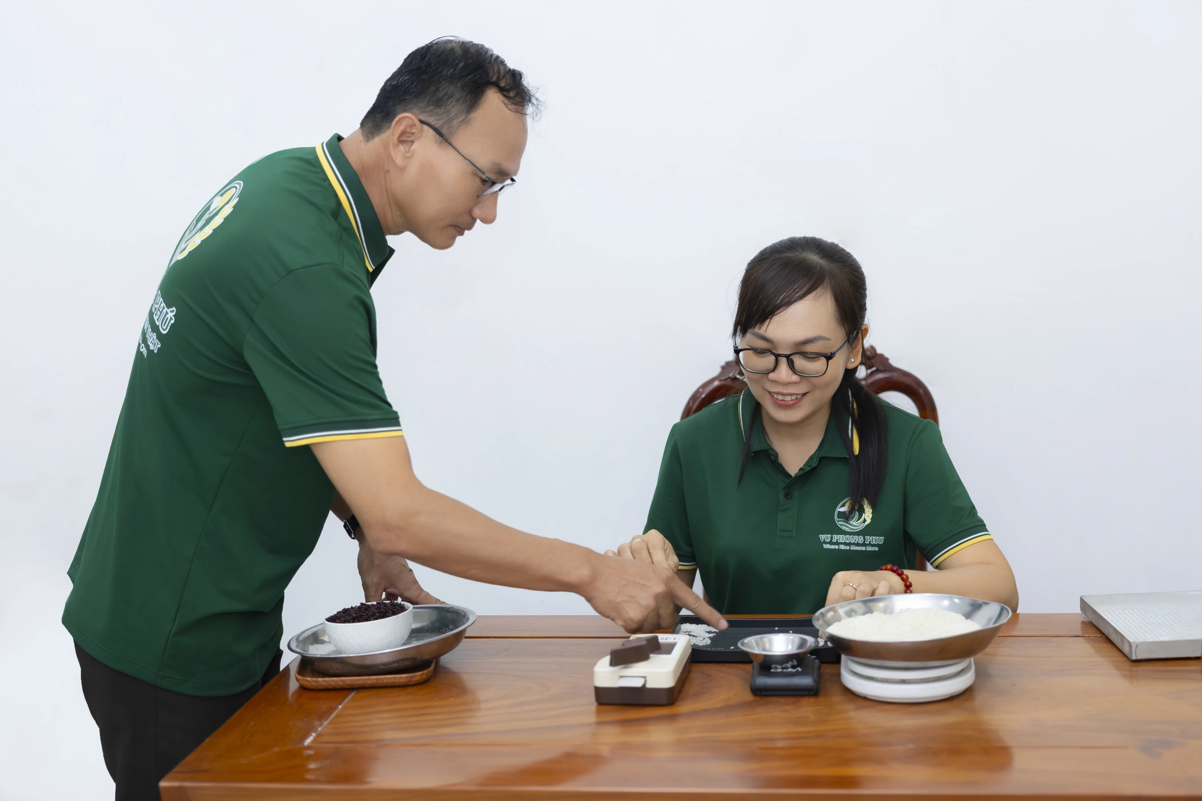 Rice sample evaluation by the Vũ Phong Phú team