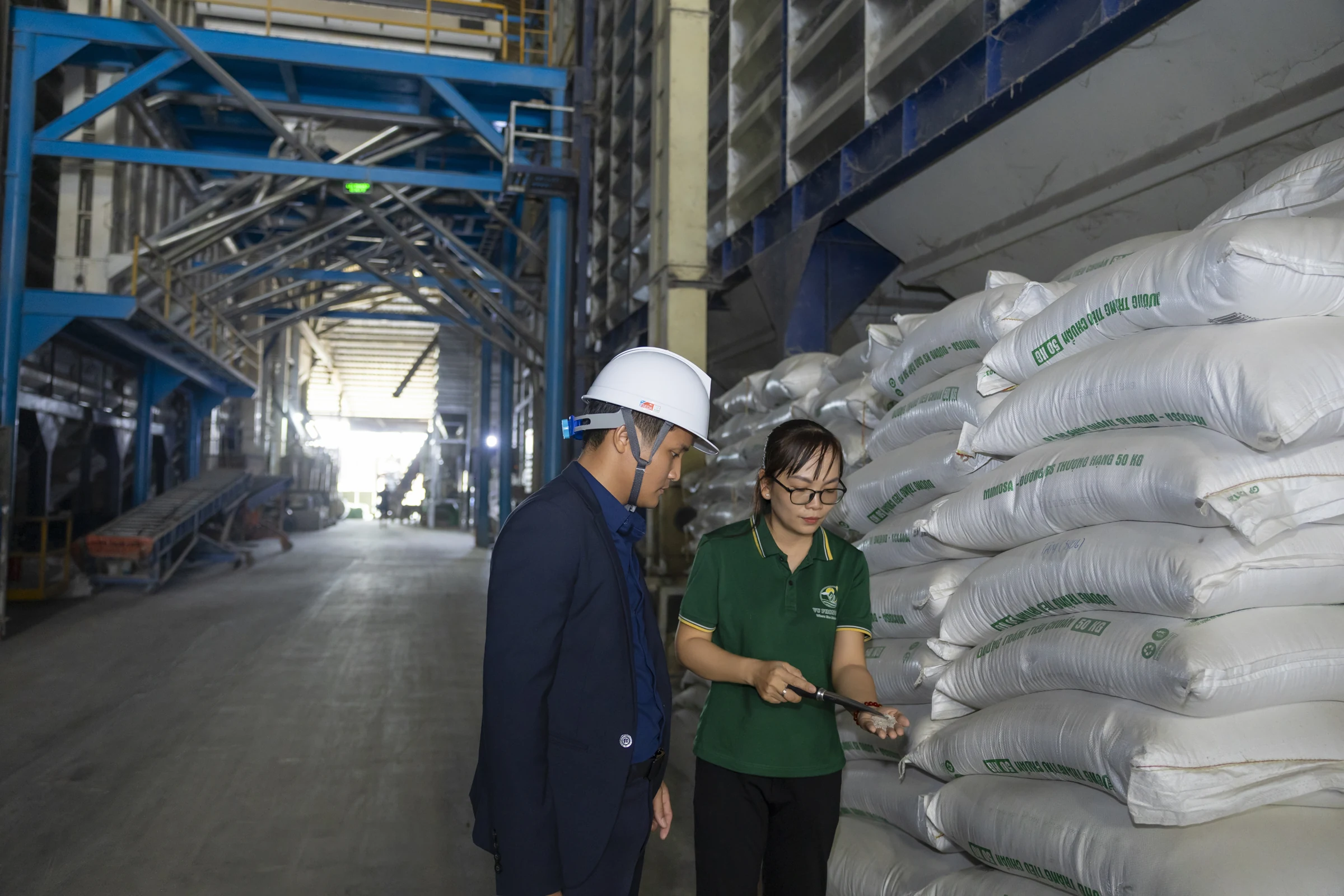 Packed goods and a storage-area review at Vũ Phong Phú.