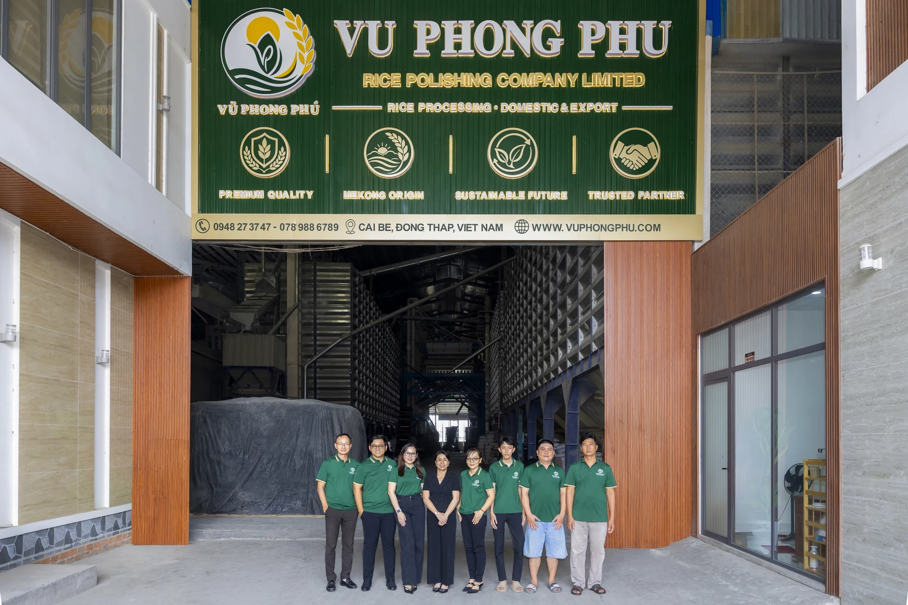 The Vũ Phong Phú team at the factory.