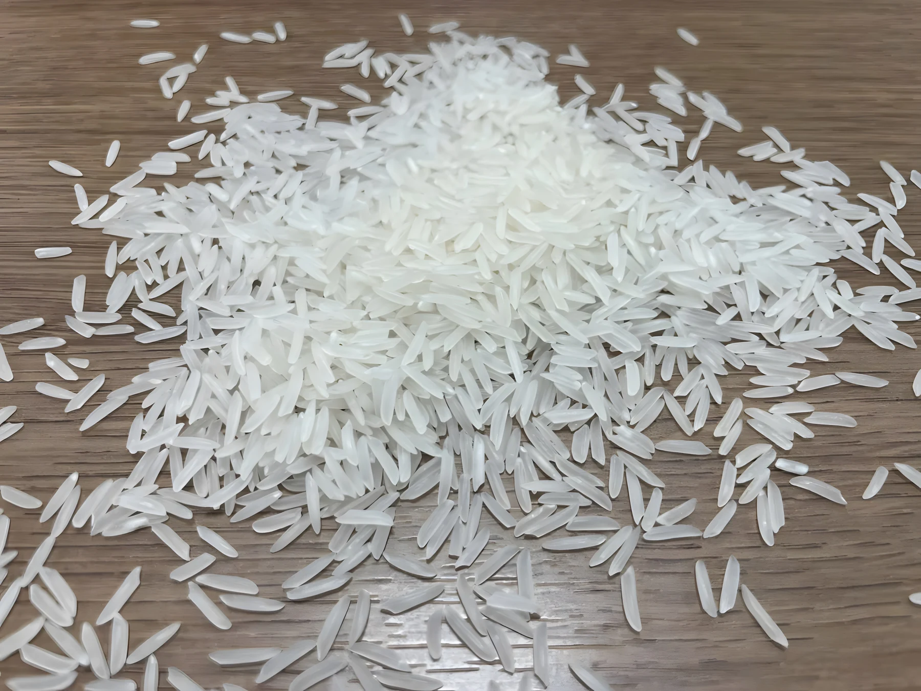 Rice sample observation. Record sample identity before comparing it with a shipment.