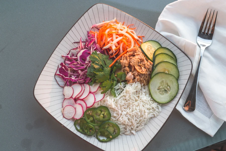 ST Tím Rice Salad with Tuna and Crunchy Vegetables